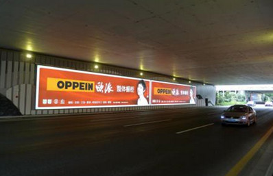 廣州白云機場(chǎng)戶(hù)外燈箱GZJC12