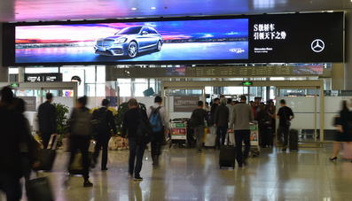 南京機場(chǎng)T2國內行李廳出口上方LED屏廣告