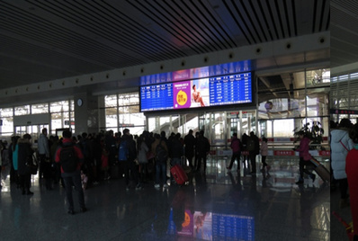 蚌埠南站一樓進(jìn)站閘機口上方LED屏廣告