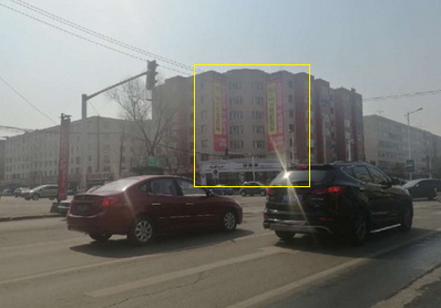 興隆街興隆小區4號樓北側大牌廣告