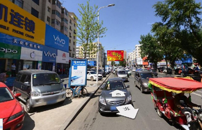 光華路與朝陽(yáng)街交匯處交通導向