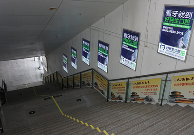 A1、B1電梯通道小燈箱廣告
