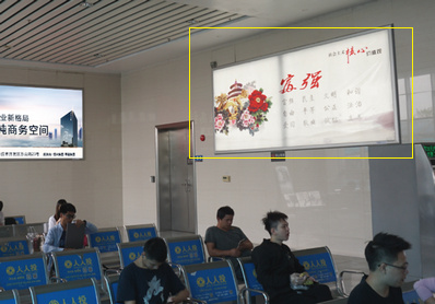 中山北站售票窗側面燈箱廣告