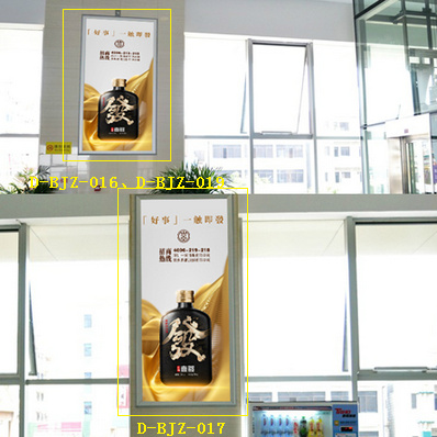 碧江站候車(chē)大廳內圖騰柱燈箱廣告