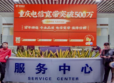 重慶北站出站閘機口處創(chuàng  )意旋轉屏廣告