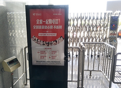 耒陽(yáng)西站一層到達大廳刷屏機廣告