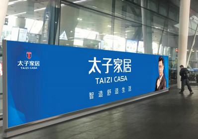 成都機場(chǎng)T2航站樓到達A、B出口之間燈箱廣告