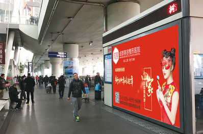 成都機場(chǎng)T2到達出口燈箱廣告