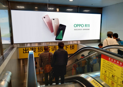 成都機場(chǎng)T1航站樓國內到達連廊燈箱廣告