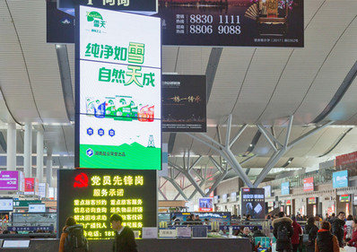 長(cháng)沙南站出發(fā)到達魔方柱屏廣告