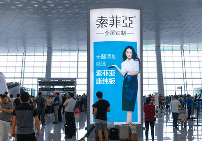 武漢機場(chǎng)T3航站樓豎式雙面落地燈箱廣告