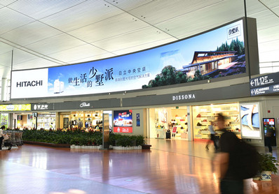 南京機場(chǎng)T2安檢口上方LED屏廣告