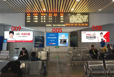 明珠站候車(chē)大廳內墻身燈箱廣告