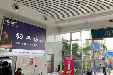 新會(huì )高鐵站進(jìn)出站口旁燈箱廣告
