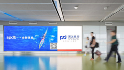 鄭州機場(chǎng)二層國內國際到達通廊墻面燈箱套裝廣告