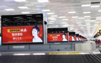 鄭州機場(chǎng)二層國內國際到達行李廳轉盤(pán)風(fēng)塔燈箱廣告