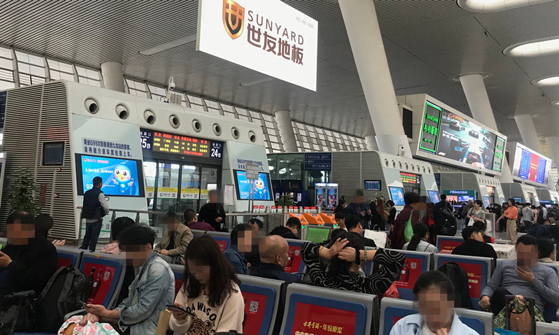 創(chuàng  )青春大學(xué)生創(chuàng  )業(yè)大賽杭州東高鐵站廣告