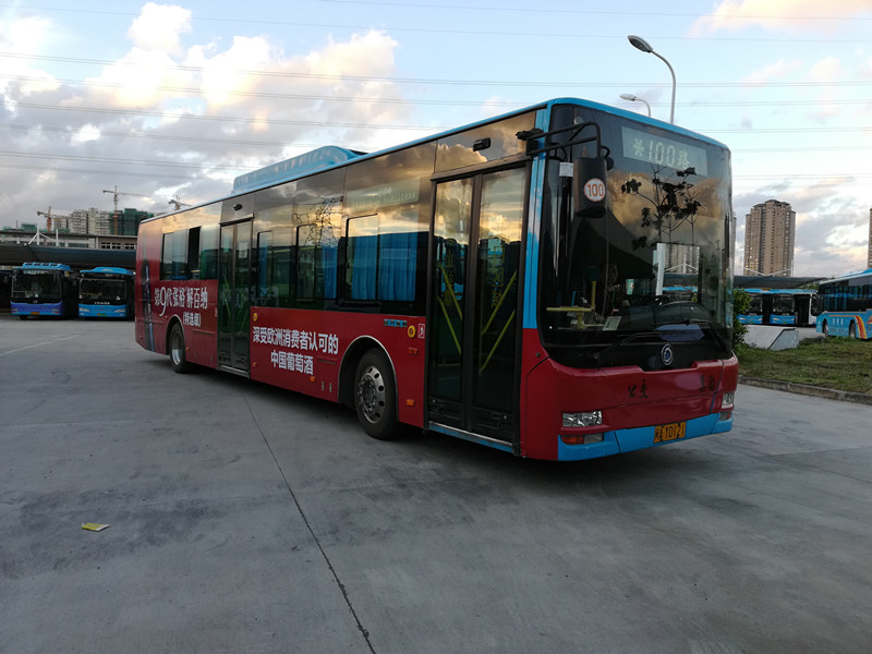 張裕解百納福州公交車(chē)廣告