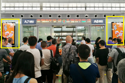 西安北站候車(chē)大廳閘機口立式數字燈箱廣告