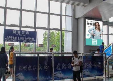 古鎮站A1、B1電梯通道旁包柱燈箱廣告