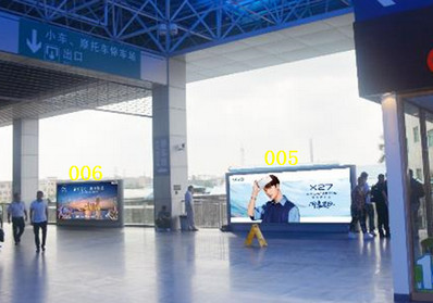 小欖站AB區進(jìn)站樓梯口過(guò)道落地燈箱廣告