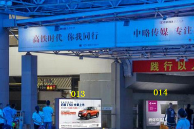 小欖站BC、AD出站口之間燈箱廣告