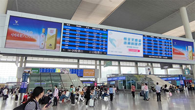 成都東站候車(chē)大廳動(dòng)感燈箱廣告