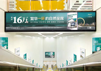 昆明地鐵4號線(xiàn)梯眉套裝廣告