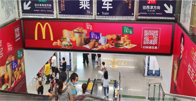 昆明地鐵4號線(xiàn)U型梯眉燈箱廣告