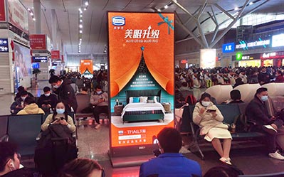 長(cháng)沙南站刷屏機廣告