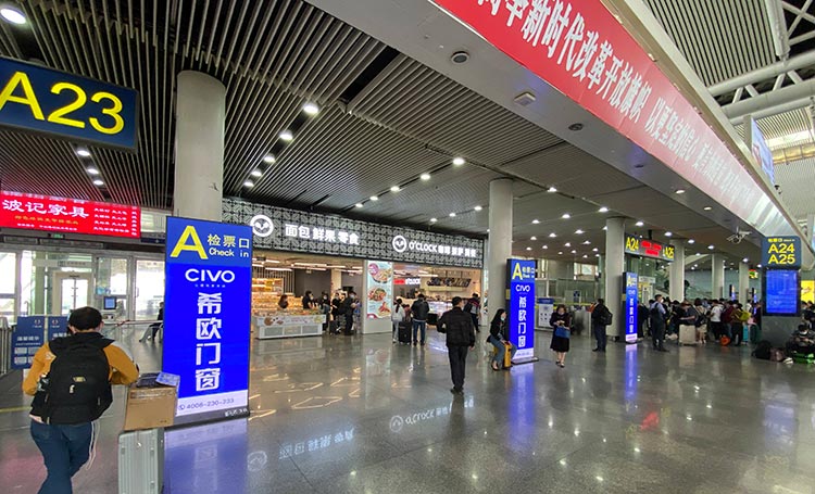 希歐門(mén)窗廣州高鐵站刷屏機廣告4