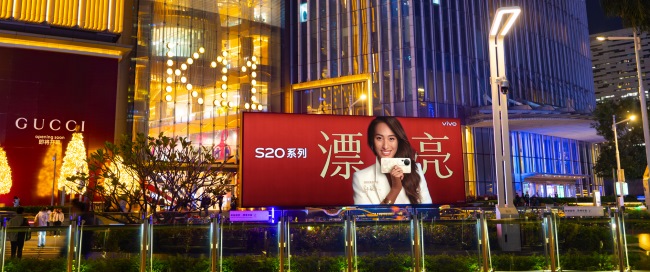 廣州天河花城廣場(chǎng)戶(hù)外聯(lián)排燈箱廣告投放，廣州大屏廣告價(jià)格