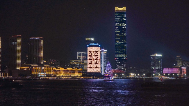 上海外灘國客中心浦江大屏廣告投放，上海燈光秀LED廣告價(jià)格