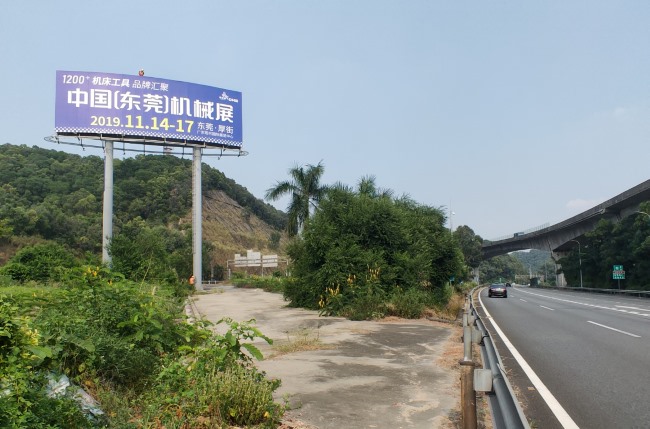 東莞虎門(mén)大橋高速立柱大牌廣告投放，東莞高桿戶(hù)外廣告價(jià)格