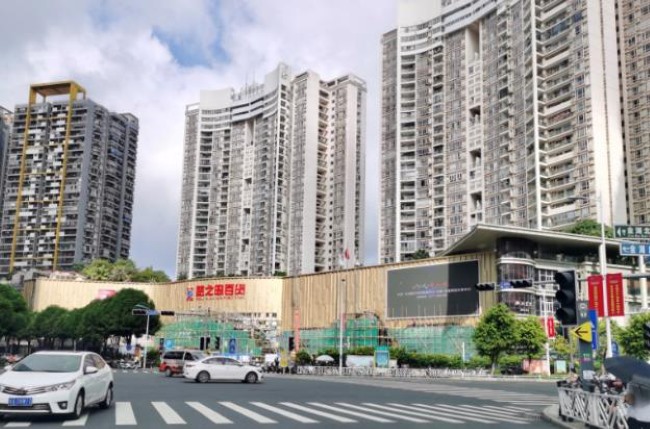 南寧水晶城夢(mèng)之島百貨LED廣告投放，南寧戶(hù)外大屏廣告價(jià)格